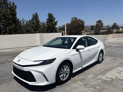 Used 2025 Toyota Camry LE FWD image 4