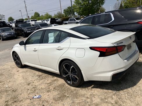 Used 2023 Nissan Altima 2.5 SR FWD image 39