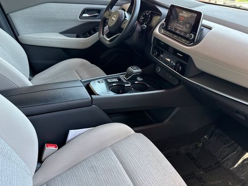 Used 2023 Nissan Rogue SV FWD image 21
