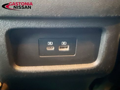 Used 2024 Nissan Pathfinder SV image 32