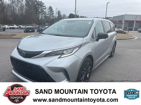 Used 2023 Toyota Sienna XSE image 7