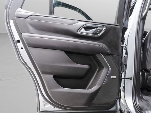 Used 2023 GMC Yukon SLT w/ SLT Luxury Package image 29