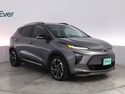 Used 2022 Chevrolet Bolt EUV Premier w/ Sun & Sound Package image 4