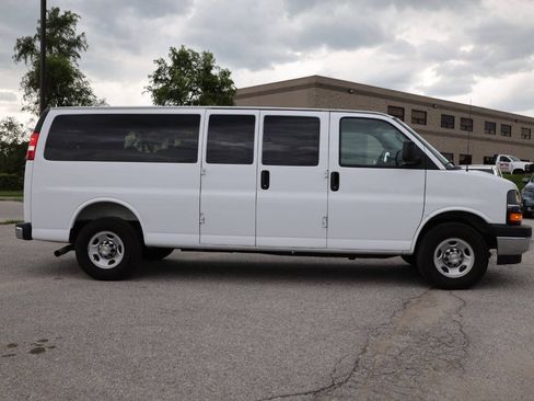 Used 2025 Chevrolet Express 3500 LT w/ LT Preferred Equipment Group RWD image 7