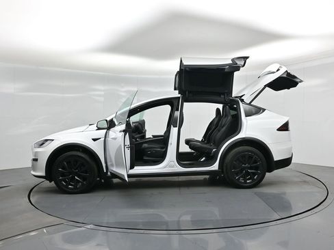 Used 2022 Tesla Model X image 31