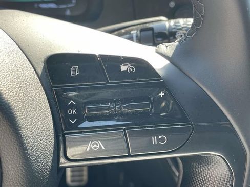 Used 2025 Hyundai Elantra Sport FWD image 26
