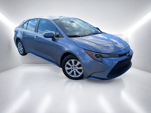 Used 2020 Toyota Corolla LE FWD image 2