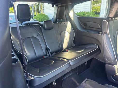 Used 2023 Chrysler Pacifica Limited w/ S Appearance Package FWD image 65