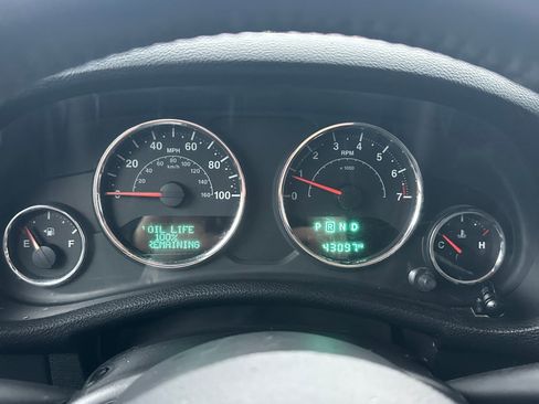 Used 2015 Jeep Wrangler Unlimited Sahara w/ Connectivity Group image 13