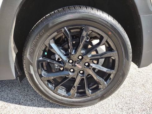 Used 2024 GMC Terrain SLT w/ Elevation Edition FWD image 30
