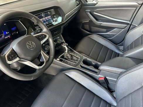 Used 2022 Volkswagen Jetta SE w/ Panoramic Sunroof Package FWD image 10