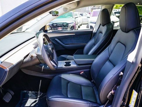 Used 2025 Tesla Model Y Long Range RWD image 16