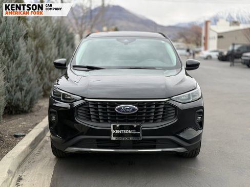 Used 2025 Ford Escape Platinum image 2