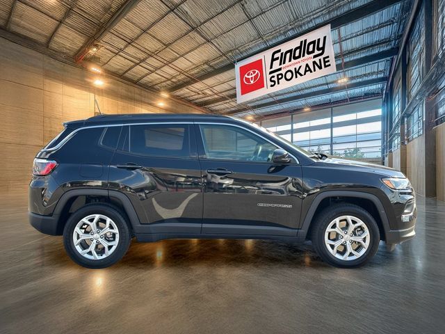 Used 2024 Jeep Compass Latitude AWD/4WD image 4