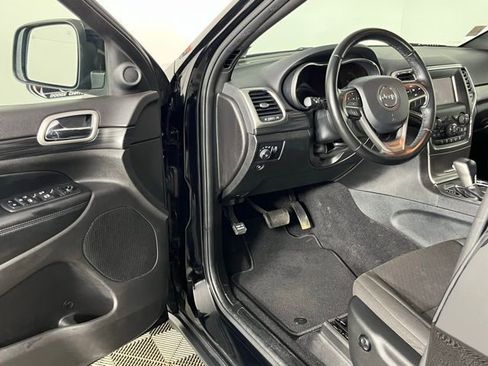 Used 2020 Jeep Grand Cherokee Laredo AWD/4WD image 22