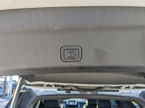 Used 2024 GMC Yukon SLT image 12