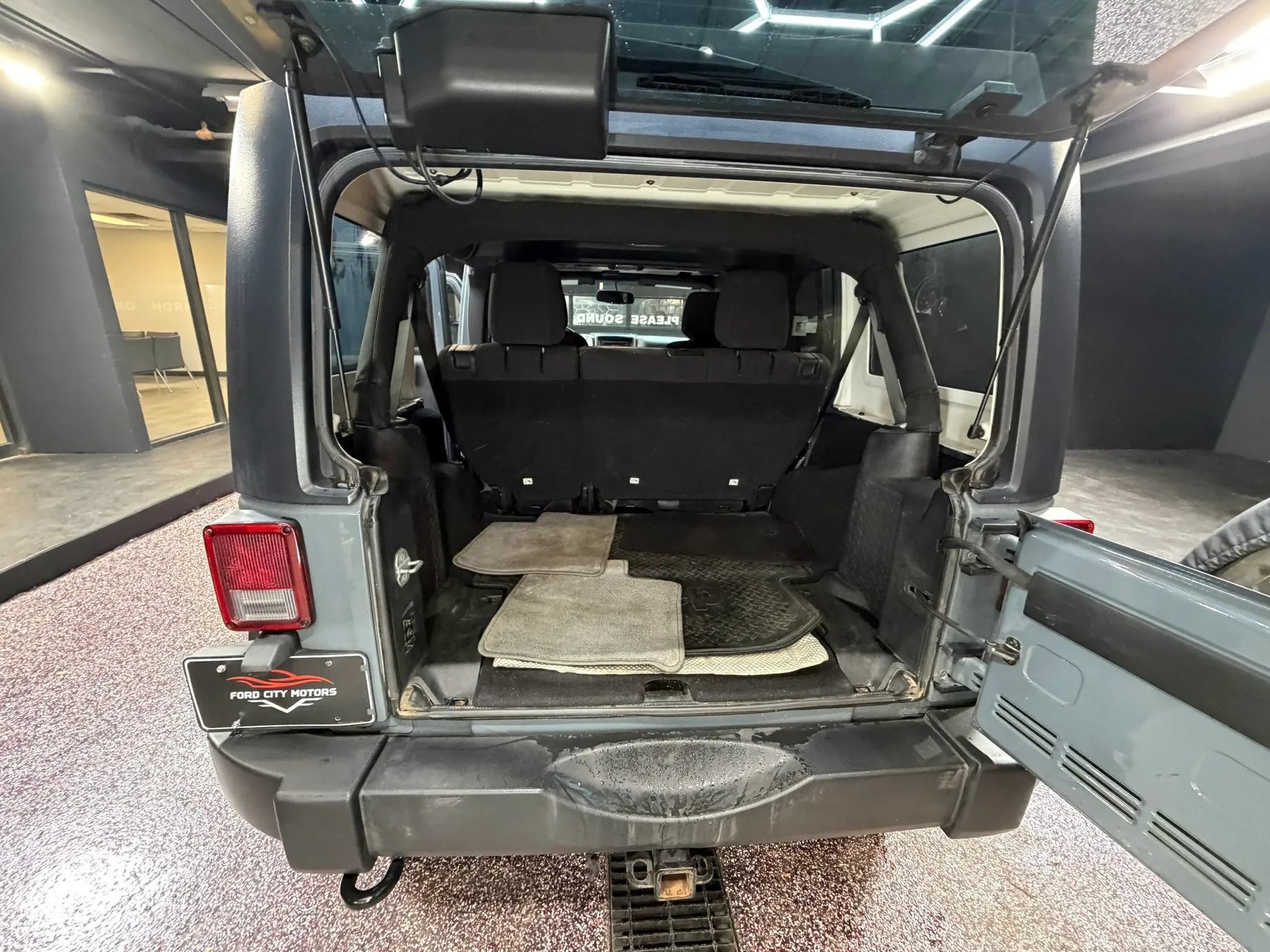 Used 2014 Jeep Wrangler Unlimited Sport w/ Dual Top Group AWD/4WD image 28