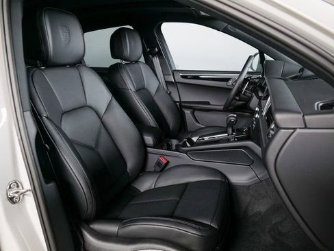 Certified 2026 Porsche Macan AWD/4WD image 11