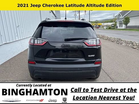 Used 2021 Jeep Cherokee Latitude Plus AWD/4WD image 6