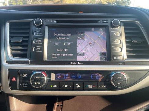 Used 2015 Toyota Highlander XLE image 18