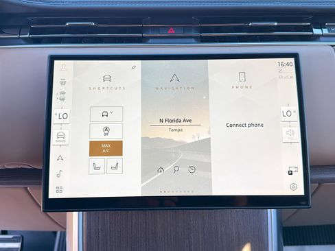 New 2025 Land Rover Range Rover SE image 29