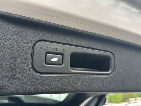 Used 2025 Honda Pilot EX-L image 30