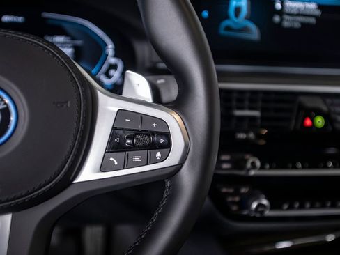 Used 2023 BMW 530e w/ M Sport Package image 40