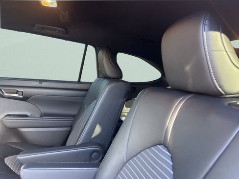 Used 2025 Toyota Highlander XSE image 18