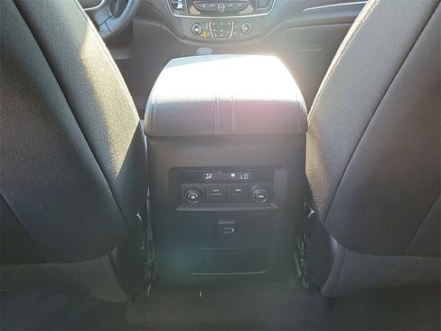 Used 2023 Chevrolet Traverse LT image 10
