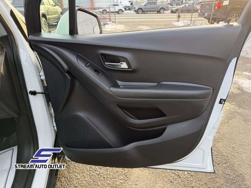 Used 2021 Chevrolet Trax LS w/ Tint and Cruise Package image 15