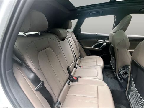 Used 2025 Audi Q5 Premium Plus w/ Premium Plus AWD/4WD image 36