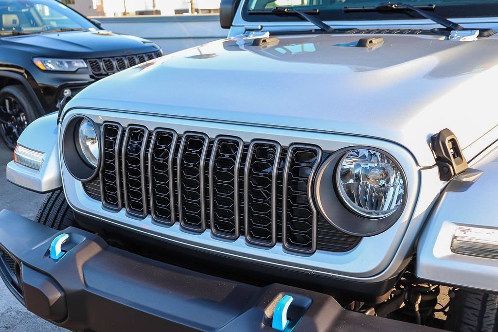 Used 2024 Jeep Wrangler Unlimited AWD/4WD image 6