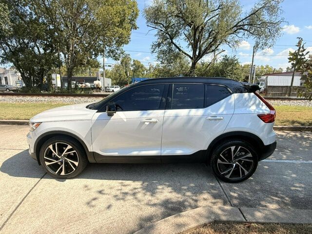Used 2022 Volvo XC40 T5 R-Design w/ Advanced Package AWD/4WD image 2