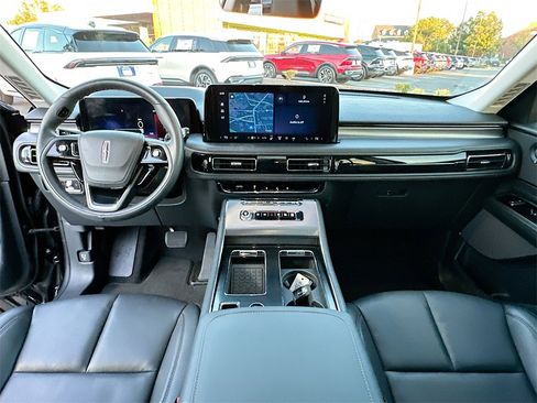 Used 2025 Lincoln Aviator Premiere w/ Equipment Group 101A image 3