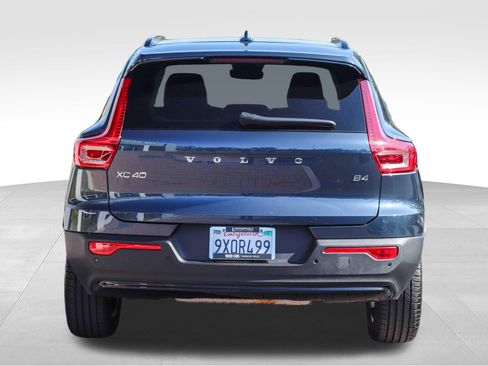 Used 2026 Volvo XC40 B4 Core FWD image 7