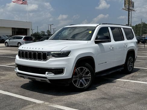 Used 2024 Jeep Wagoneer Series II w/ Flexible Seating Group AWD/4WD image 1