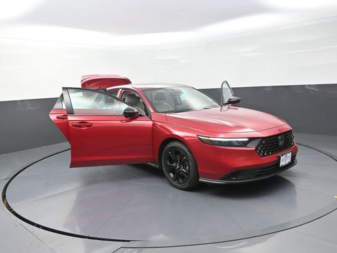 Used 2025 Honda Accord SE image 31