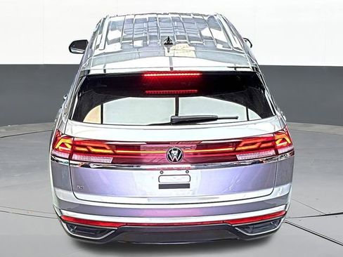 Used 2024 Volkswagen Atlas Cross Sport SE image 5