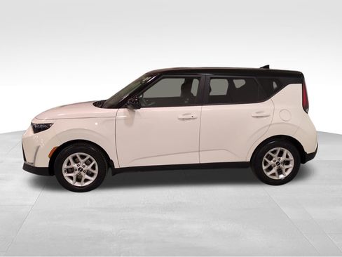 Certified 2023 Kia Soul S image 7