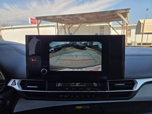 Used 2025 Toyota Sienna LE image 19