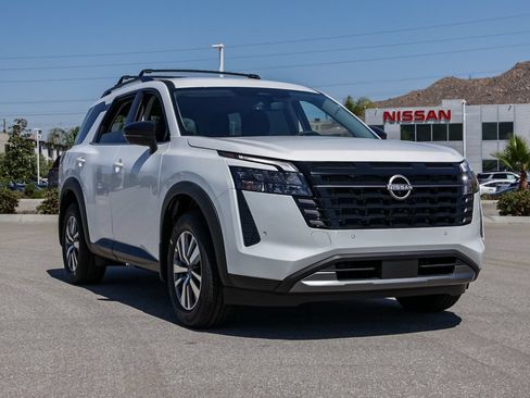 New 2026 Nissan Pathfinder SL FWD image 2