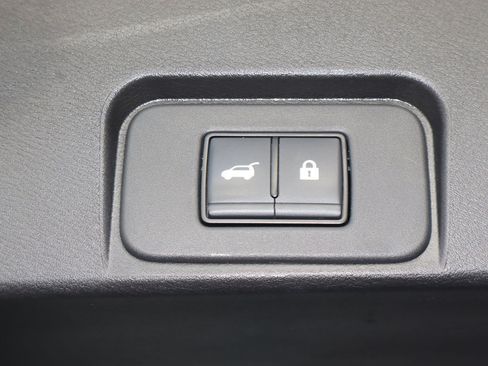 Used 2025 Nissan Rogue SV FWD image 19