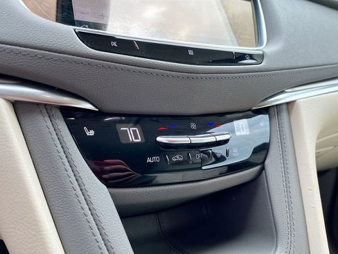 Used 2021 Cadillac XT5 Premium Luxury image 16