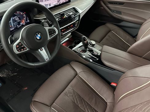 Used 2023 BMW M550i xDrive w/ Executive Package image 11