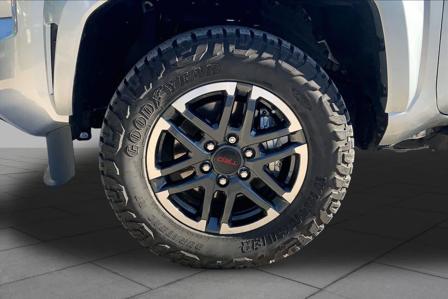 Used 2025 Toyota Tacoma TRD Sport AWD/4WD image 11
