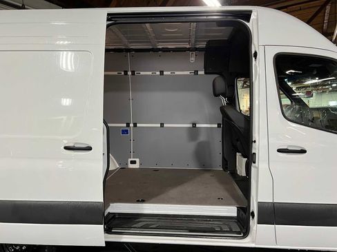 Used 2025 Mercedes-Benz Sprinter 2500 image 13