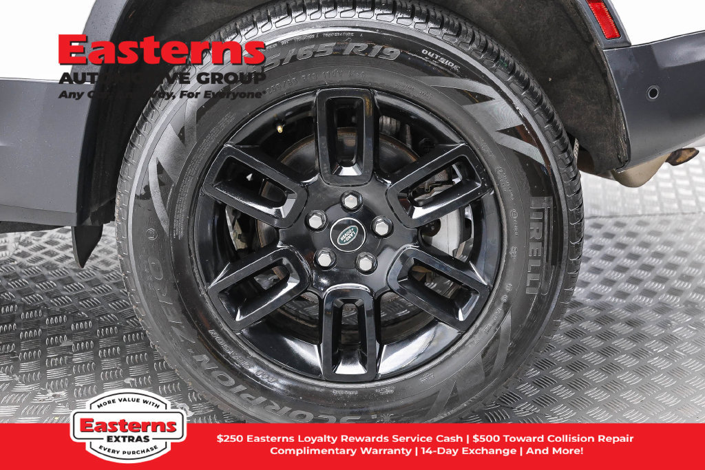 Used 2025 Land Rover Defender 110 S AWD/4WD image 9