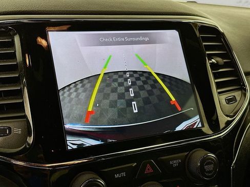 Certified 2021 Jeep Grand Cherokee Limited w/ Luxury Group II image 20