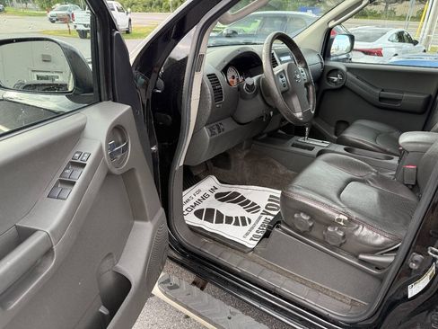 Used 2011 Nissan Xterra PRO-4X w/ Pro-4x Leather Pkg AWD/4WD image 16