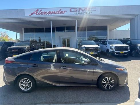 Used 2019 Toyota Prius Prime Plus w/ Carpet Mat Package FWD image 3